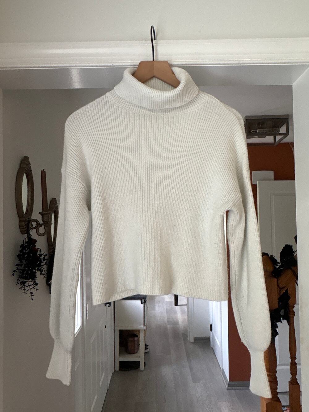 Urban Outfitters Ivory Balloon Sleeve Turtleneck Sweater Small Winter Minimalist